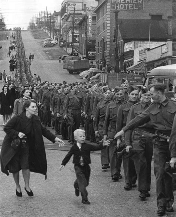 25 incredible photos with insane backstories