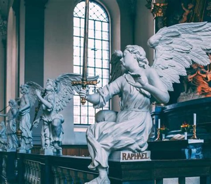6 Powerful Signs of Archangel Raphael You Need to Recognize
