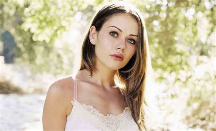 
Alexis Dziena Bio, Net Worth, Height, Weight, Boyfriend, Affair, Married, Ethnicity, Nationality, Fact & Career