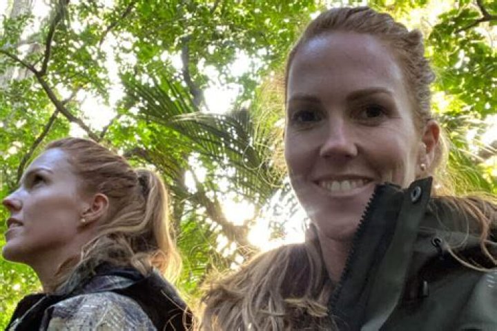 Amber and Serena Shine – the Wild Kiwi Twins on “Naked and Afraid”