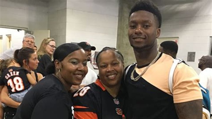 Joe Mixon Family || Parents, Siblings, Wife.