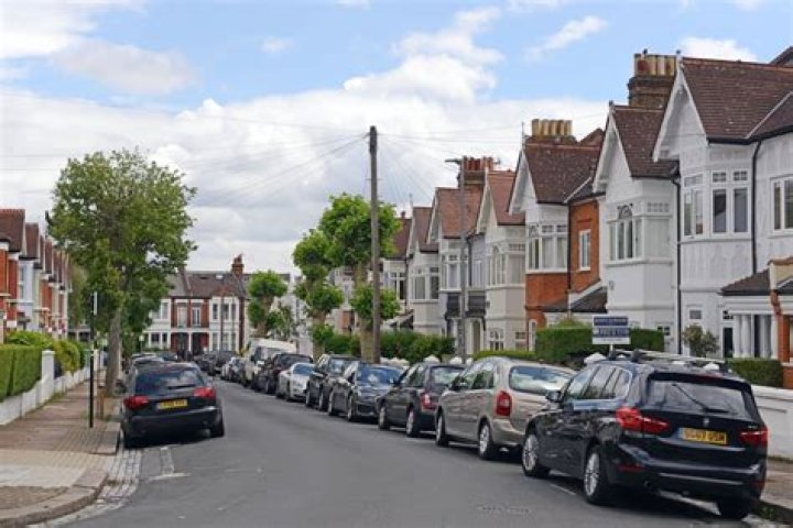 Living in Southfields: area guide to homes, schools and transport | Homes and Property