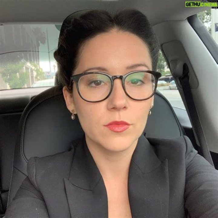 Shannon Woodward Wiki Biography, Net Worth, Married, Salary