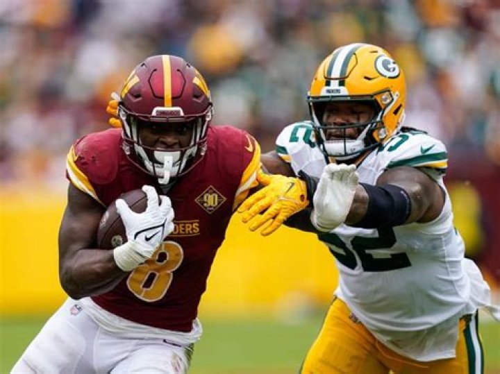 Top 17 waiver wire targets for Week 8 of fantasy football: Gus Edwards is the man to get this week